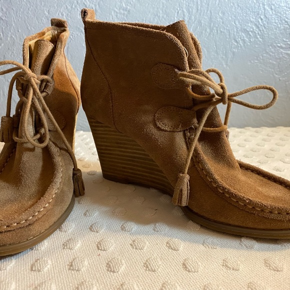 LUCKY BRAND Women's Suede Lace-Up Heeled Booties - Picture 11 of 16